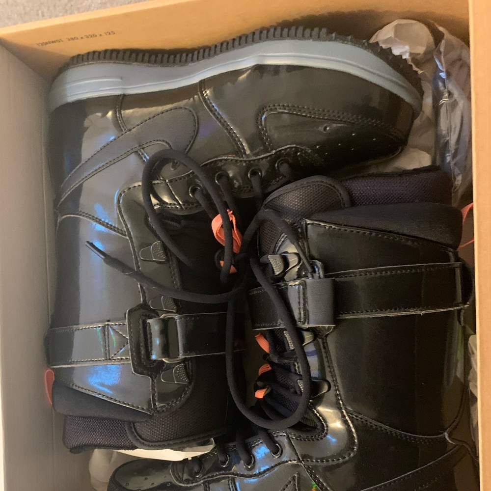 Nike Women’s Snow Board boots